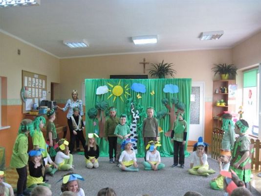 Grafika #24: 26.04.2013 - Przedstawienie teatralne pt."Czerwony Kapturek" w wykonaniu Starszaków