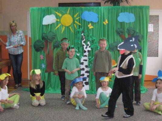 Grafika #26: 26.04.2013 - Przedstawienie teatralne pt."Czerwony Kapturek" w wykonaniu Starszaków