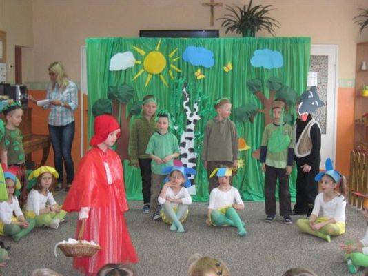 Grafika #27: 26.04.2013 - Przedstawienie teatralne pt."Czerwony Kapturek" w wykonaniu Starszaków