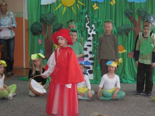 Grafika #28: 26.04.2013 - Przedstawienie teatralne pt."Czerwony Kapturek" w wykonaniu Starszaków