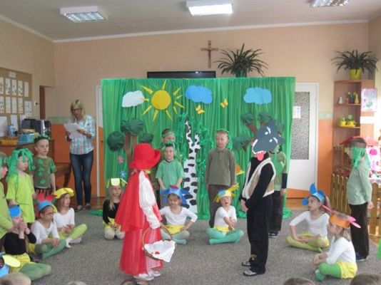 Grafika #29: 26.04.2013 - Przedstawienie teatralne pt."Czerwony Kapturek" w wykonaniu Starszaków