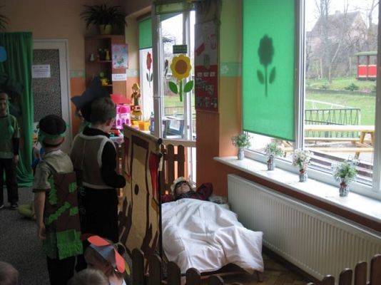 Grafika #31: 26.04.2013 - Przedstawienie teatralne pt."Czerwony Kapturek" w wykonaniu Starszaków