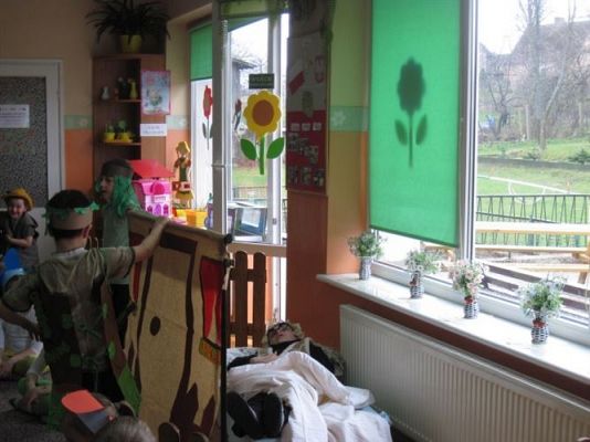 Grafika #37: 26.04.2013 - Przedstawienie teatralne pt."Czerwony Kapturek" w wykonaniu Starszaków