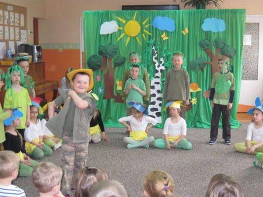 Grafika #39: 26.04.2013 - Przedstawienie teatralne pt."Czerwony Kapturek" w wykonaniu Starszaków