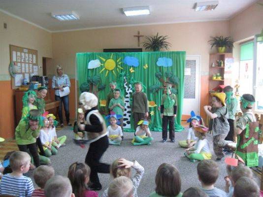 Grafika #44: 26.04.2013 - Przedstawienie teatralne pt."Czerwony Kapturek" w wykonaniu Starszaków