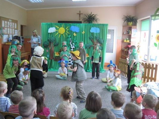 Grafika #45: 26.04.2013 - Przedstawienie teatralne pt."Czerwony Kapturek" w wykonaniu Starszaków