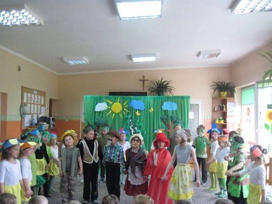 Grafika #48: 26.04.2013 - Przedstawienie teatralne pt."Czerwony Kapturek" w wykonaniu Starszaków