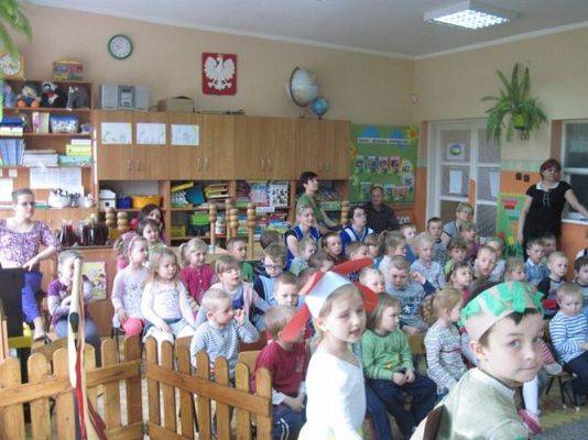 Grafika #49: 26.04.2013 - Przedstawienie teatralne pt."Czerwony Kapturek" w wykonaniu Starszaków