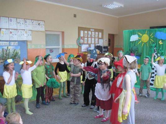 Grafika #51: 26.04.2013 - Przedstawienie teatralne pt."Czerwony Kapturek" w wykonaniu Starszaków