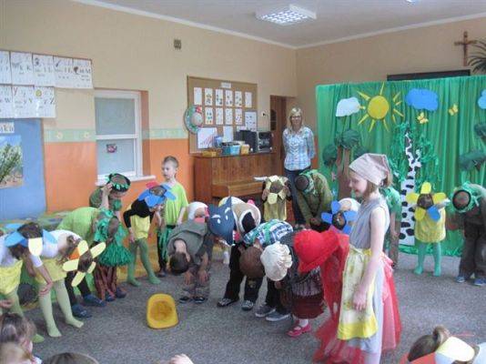 Grafika #52: 26.04.2013 - Przedstawienie teatralne pt."Czerwony Kapturek" w wykonaniu Starszaków