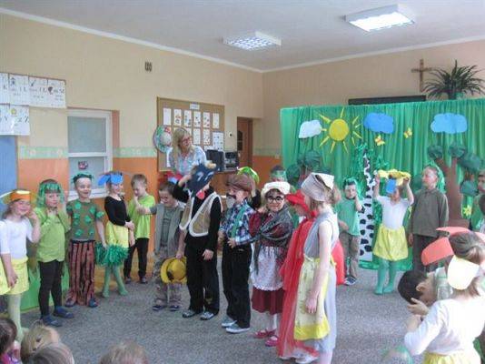 Grafika #53: 26.04.2013 - Przedstawienie teatralne pt."Czerwony Kapturek" w wykonaniu Starszaków