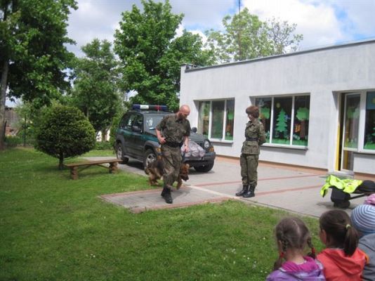 Grafika #8: 28.05.2013 - Straż Graniczna w naszym przedszkolu