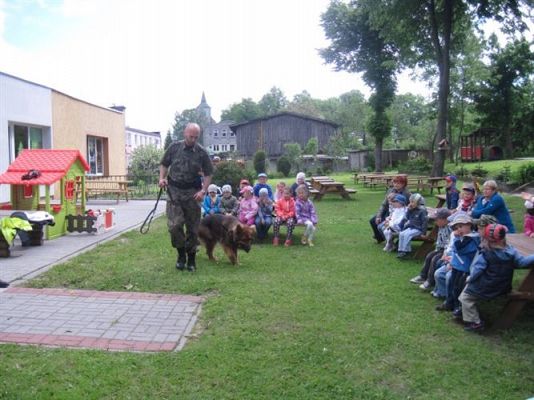 Grafika #12: 28.05.2013 - Straż Graniczna w naszym przedszkolu