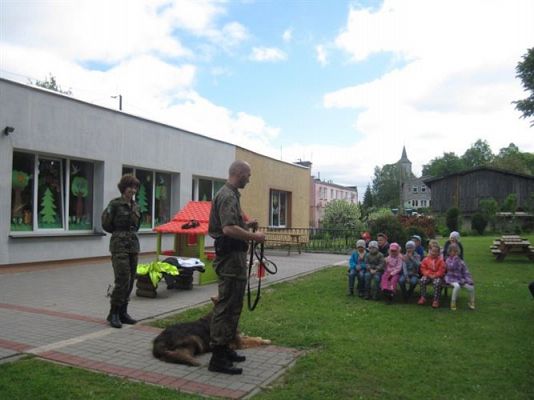 Grafika #13: 28.05.2013 - Straż Graniczna w naszym przedszkolu