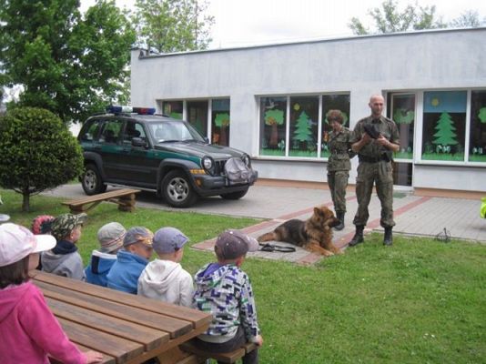 Grafika #16: 28.05.2013 - Straż Graniczna w naszym przedszkolu