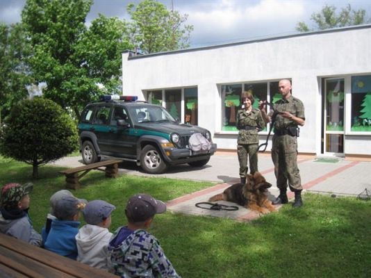 Grafika #17: 28.05.2013 - Straż Graniczna w naszym przedszkolu