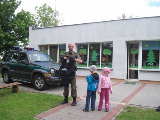 Grafika #35: 28.05.2013 - Straż Graniczna w naszym przedszkolu