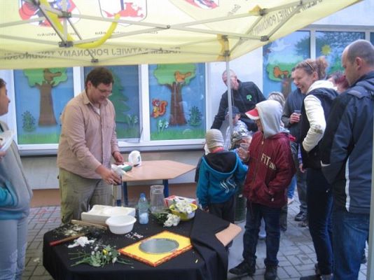 Grafika #4: 25.05.2013 - Rodzinne eksperymenty - interaktywna zabawa i edukacja