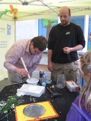 Grafika #18: 25.05.2013 - Rodzinne eksperymenty - interaktywna zabawa i edukacja