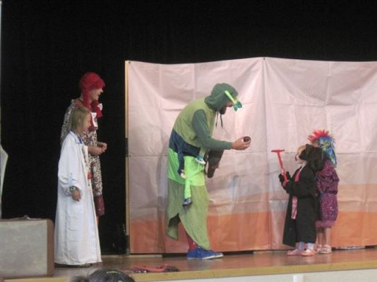 Grafika #16: 27.08.2013 - Podsumowanie wakacji w Gminnym Ośrodku Kultury i Sportu w Wicku