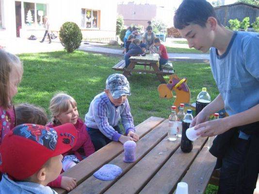 Grafika #5: 05.06.2013 - Klub Młodych Odkrywców z Gimnazjum w Wicku w naszym przedszkolu