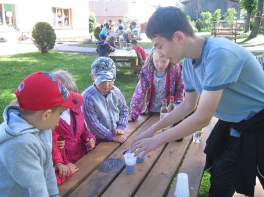 Grafika #10: 05.06.2013 - Klub Młodych Odkrywców z Gimnazjum w Wicku w naszym przedszkolu