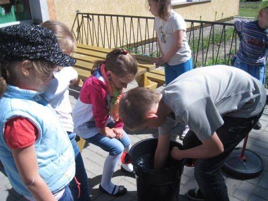 Grafika #18: 05.06.2013 - Klub Młodych Odkrywców z Gimnazjum w Wicku w naszym przedszkolu