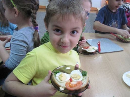 Grafika #8: 22.11.2013 - Robimy zdrowe i kolorowe kanapki