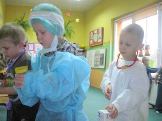 Grafika #3: 20.11.2013 - Zabawy w kąciku lekarskim