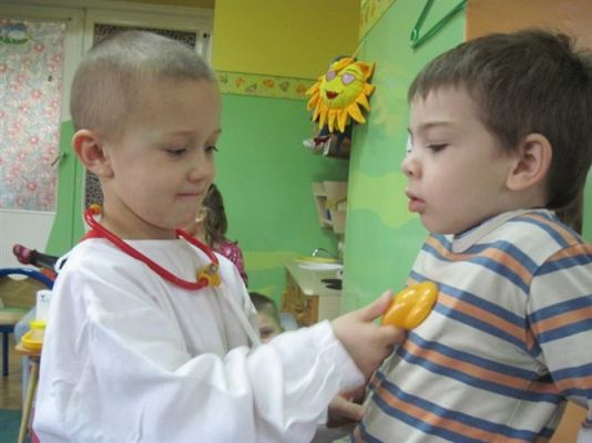 Grafika #7: 20.11.2013 - Zabawy w kąciku lekarskim