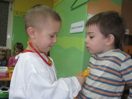 Grafika #8: 20.11.2013 - Zabawy w kąciku lekarskim