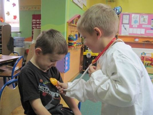 Grafika #9: 20.11.2013 - Zabawy w kąciku lekarskim