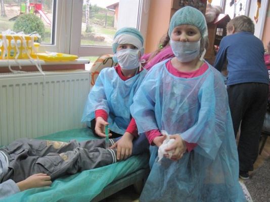 Grafika #11: 20.11.2013 - Zabawy w kąciku lekarskim