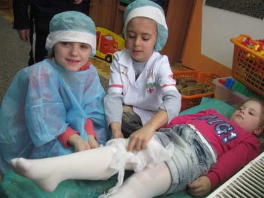 Grafika #21: 20.11.2013 - Zabawy w kąciku lekarskim