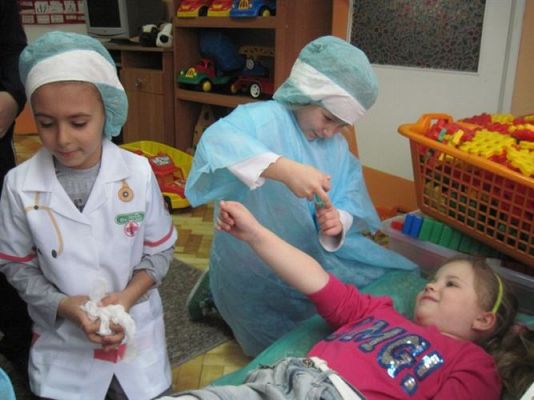 Grafika #23: 20.11.2013 - Zabawy w kąciku lekarskim