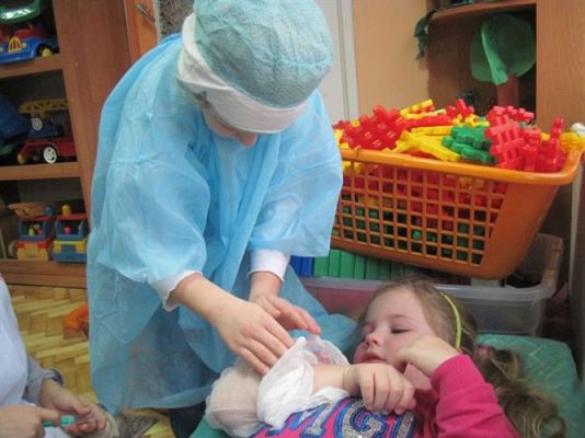 Grafika #25: 20.11.2013 - Zabawy w kąciku lekarskim