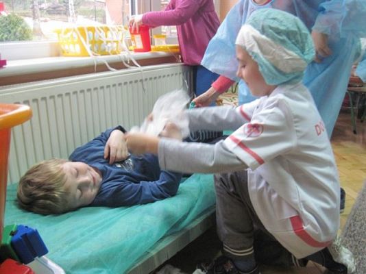 Grafika #26: 20.11.2013 - Zabawy w kąciku lekarskim