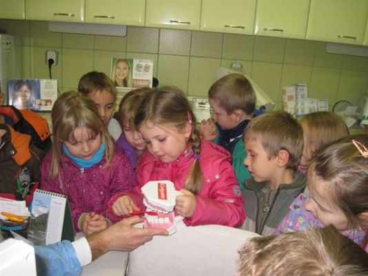 Grafika #11: 15.11.2013 - O ząbki nasze dbamy - dentystę odwiedzamy.