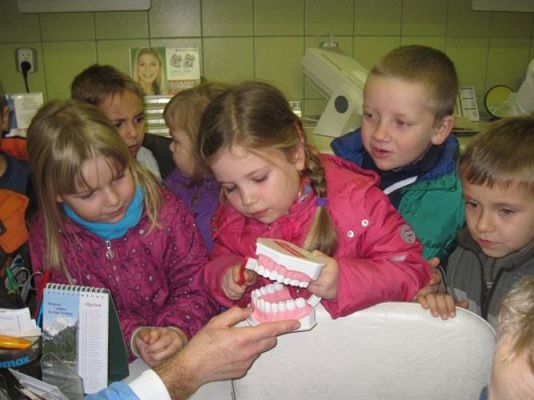 Grafika #12: 15.11.2013 - O ząbki nasze dbamy - dentystę odwiedzamy.