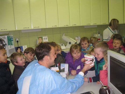 Grafika #13: 15.11.2013 - O ząbki nasze dbamy - dentystę odwiedzamy.