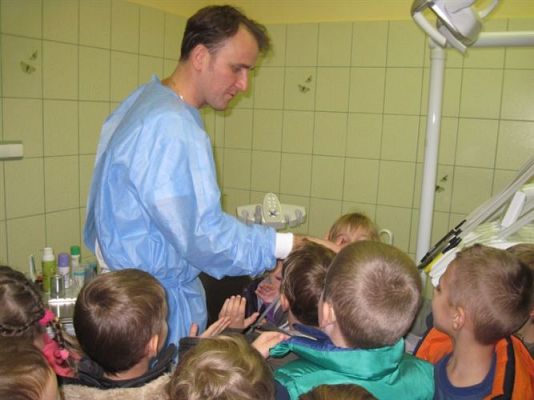 Grafika #16: 15.11.2013 - O ząbki nasze dbamy - dentystę odwiedzamy.