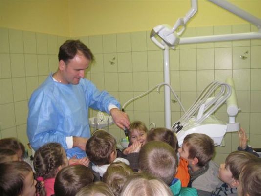 Grafika #17: 15.11.2013 - O ząbki nasze dbamy - dentystę odwiedzamy.