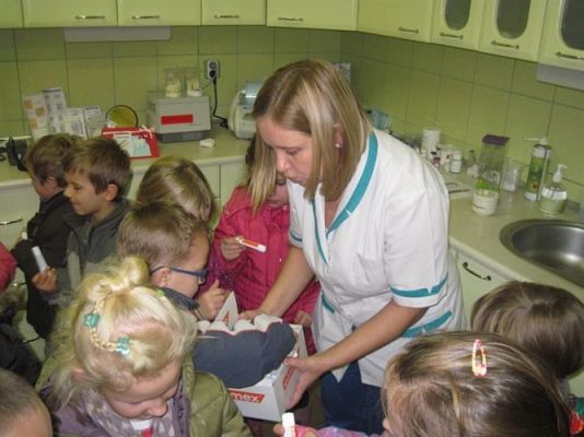 Grafika #20: 15.11.2013 - O ząbki nasze dbamy - dentystę odwiedzamy.