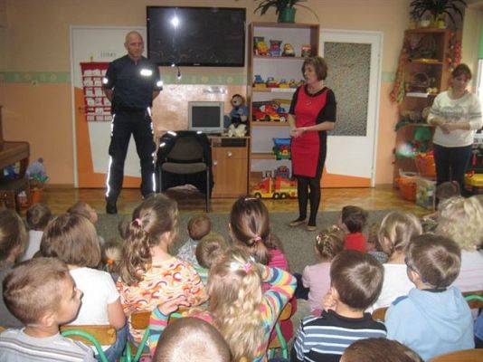 Grafika #0: 07.11.2013 - Lekcja bezpieczeństwa z panem policjantem