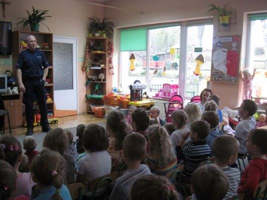 Grafika #2: 07.11.2013 - Lekcja bezpieczeństwa z panem policjantem