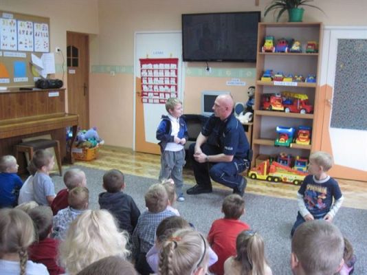 Grafika #12: 07.11.2013 - Lekcja bezpieczeństwa z panem policjantem