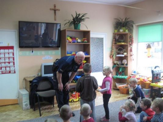 Grafika #13: 07.11.2013 - Lekcja bezpieczeństwa z panem policjantem