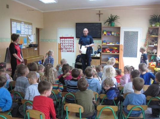 Grafika #14: 07.11.2013 - Lekcja bezpieczeństwa z panem policjantem