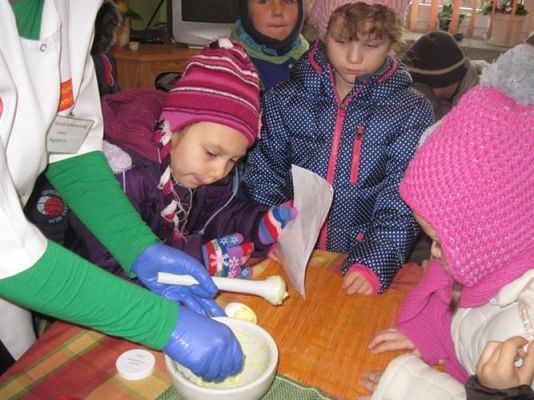 Grafika #15: 26.11.2013 - Średniaki z wizytą w aptece