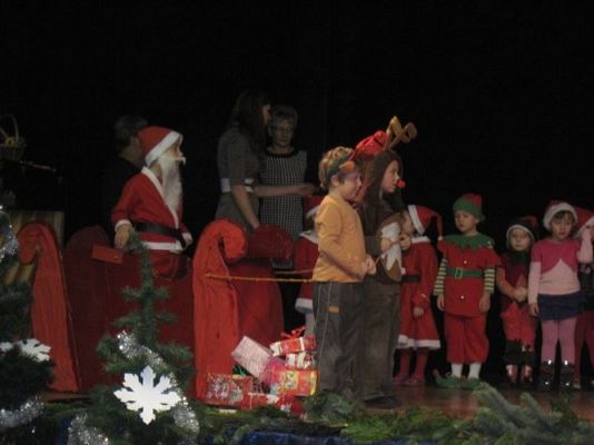 Grafika #16: 12.12.2013 - Przedstawienie świąteczne pt." W oczekiwaniu na Święta "